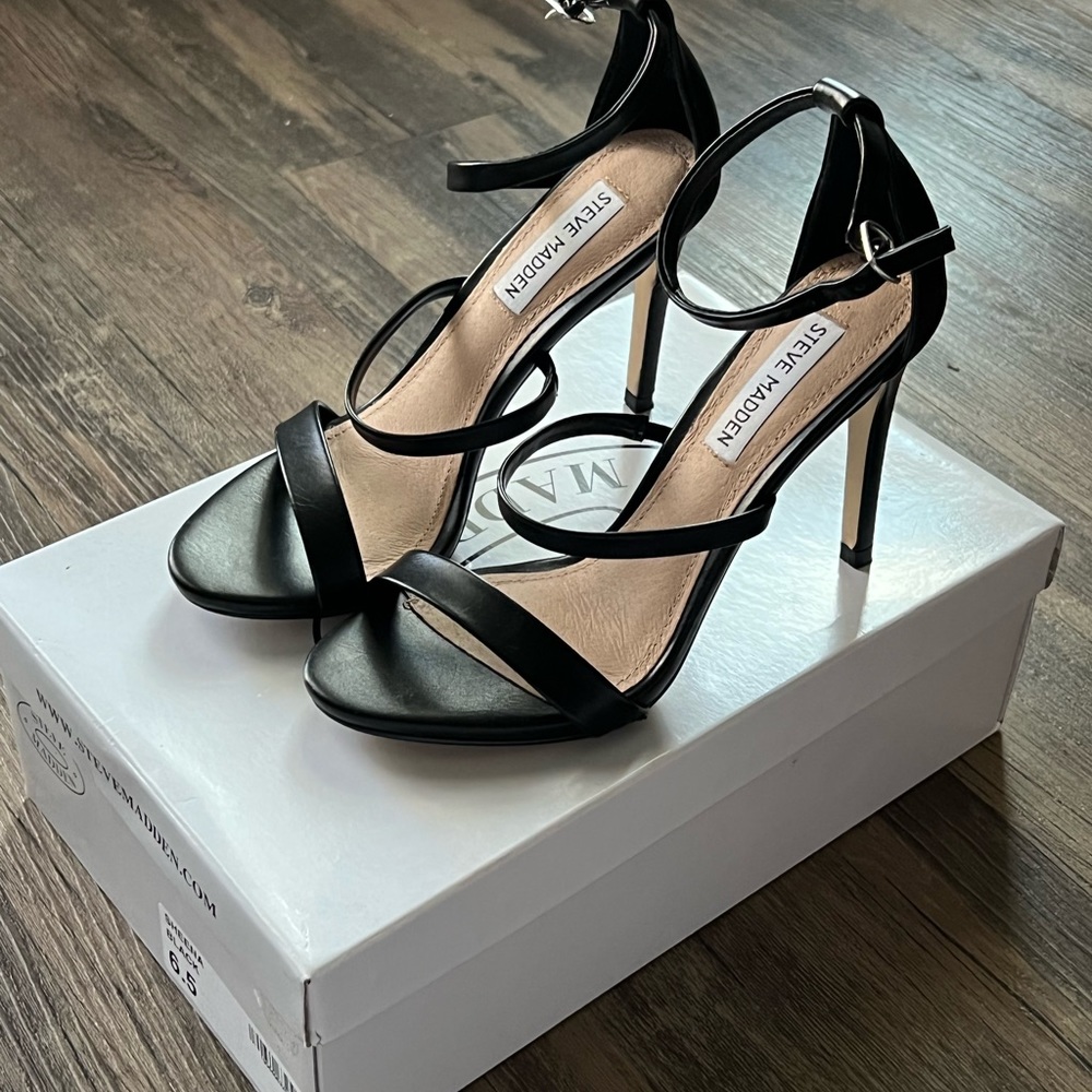 Steve Madden 6.5 Black Heel Sandal